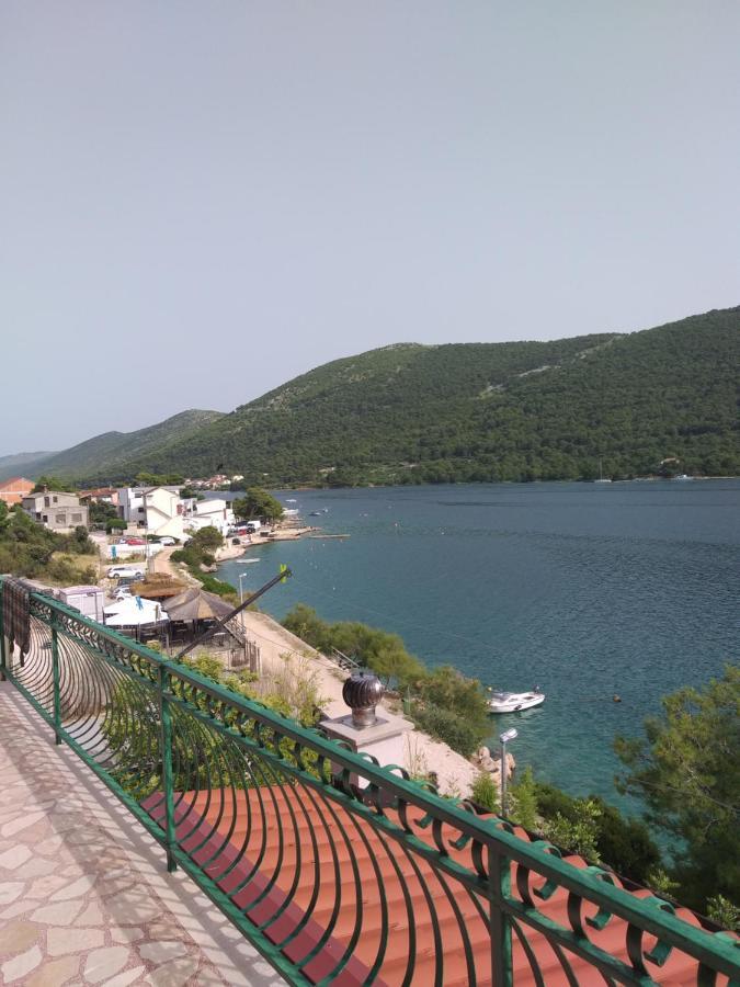 Direkt Na Moru - Bungalov Apartment ชิเบนิก ภายนอก รูปภาพ