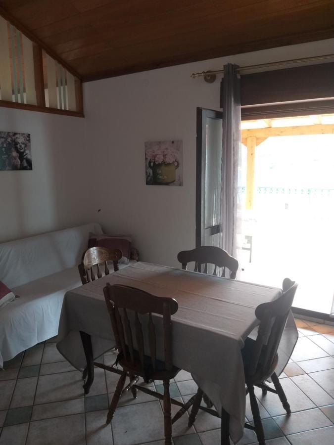 Direkt Na Moru - Bungalov Apartment ชิเบนิก ภายนอก รูปภาพ