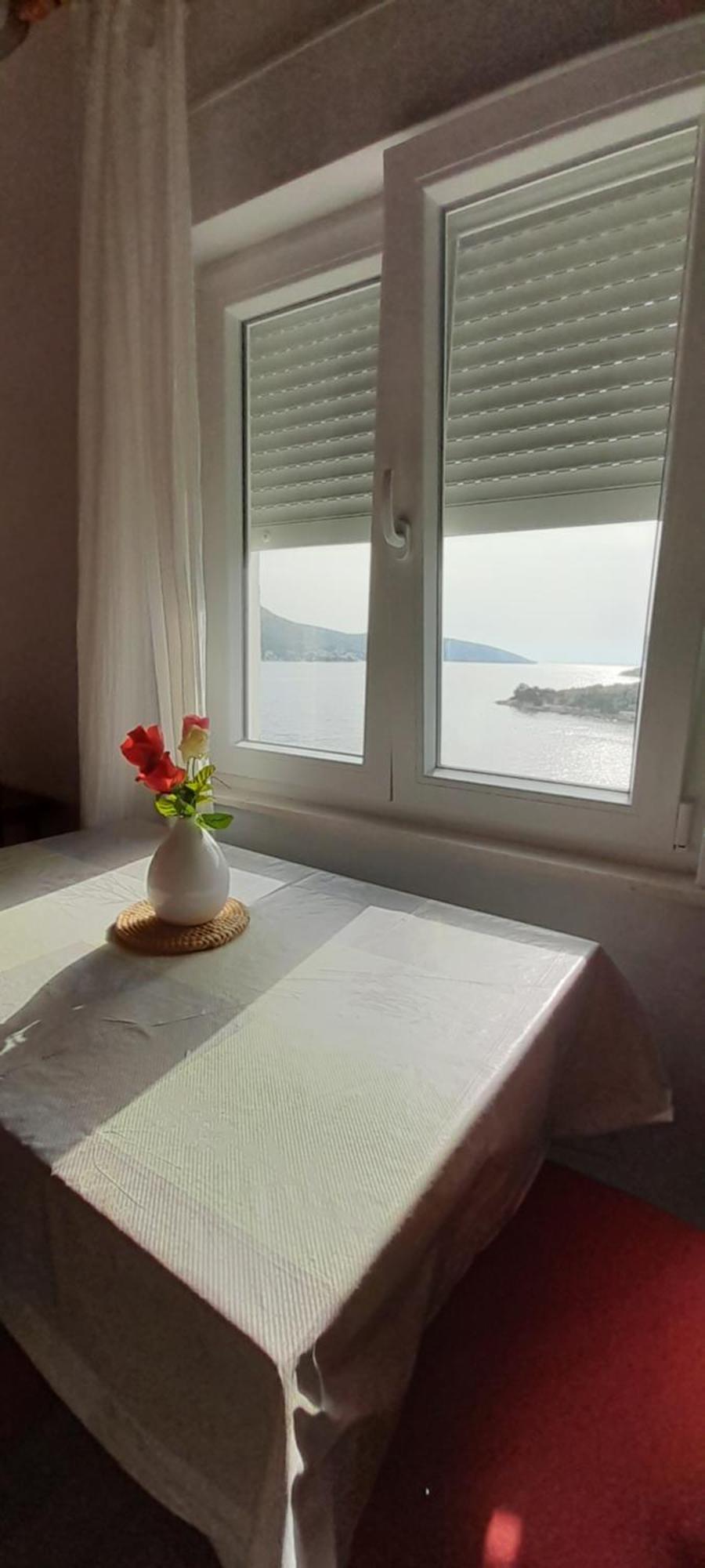Direkt Na Moru - Bungalov Apartment ชิเบนิก ภายนอก รูปภาพ